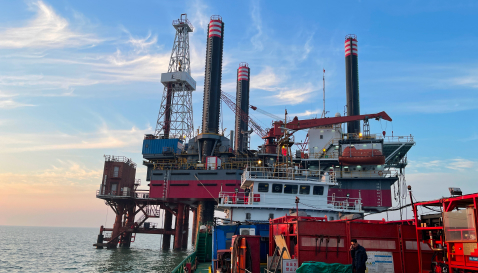 2018年，成功开发RFMZ84一次多层压裂充填系统，解决了海上油田多层防砂对大排量高砂比的技术需求